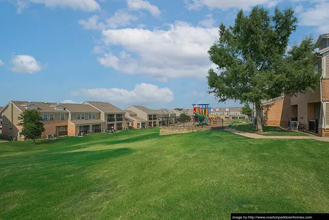 Overton Park Townhomes - Photo 26 of 48